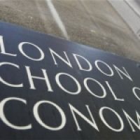 Το LSE νομιμοποιεί το ψευδοκράτος