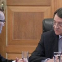 Επιστροφή στη σισύφεια διαδικασία των συνομιλιών