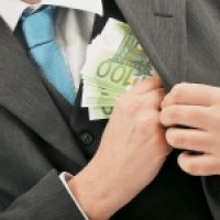 Κυπριακή κομματοκρατία: Την μίζα τζιαι τα μάθκια σας